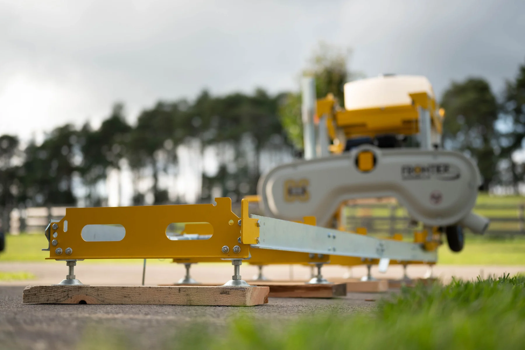 Leveling Foot for OS18 (Set of 4) for Track Extension - Image 3